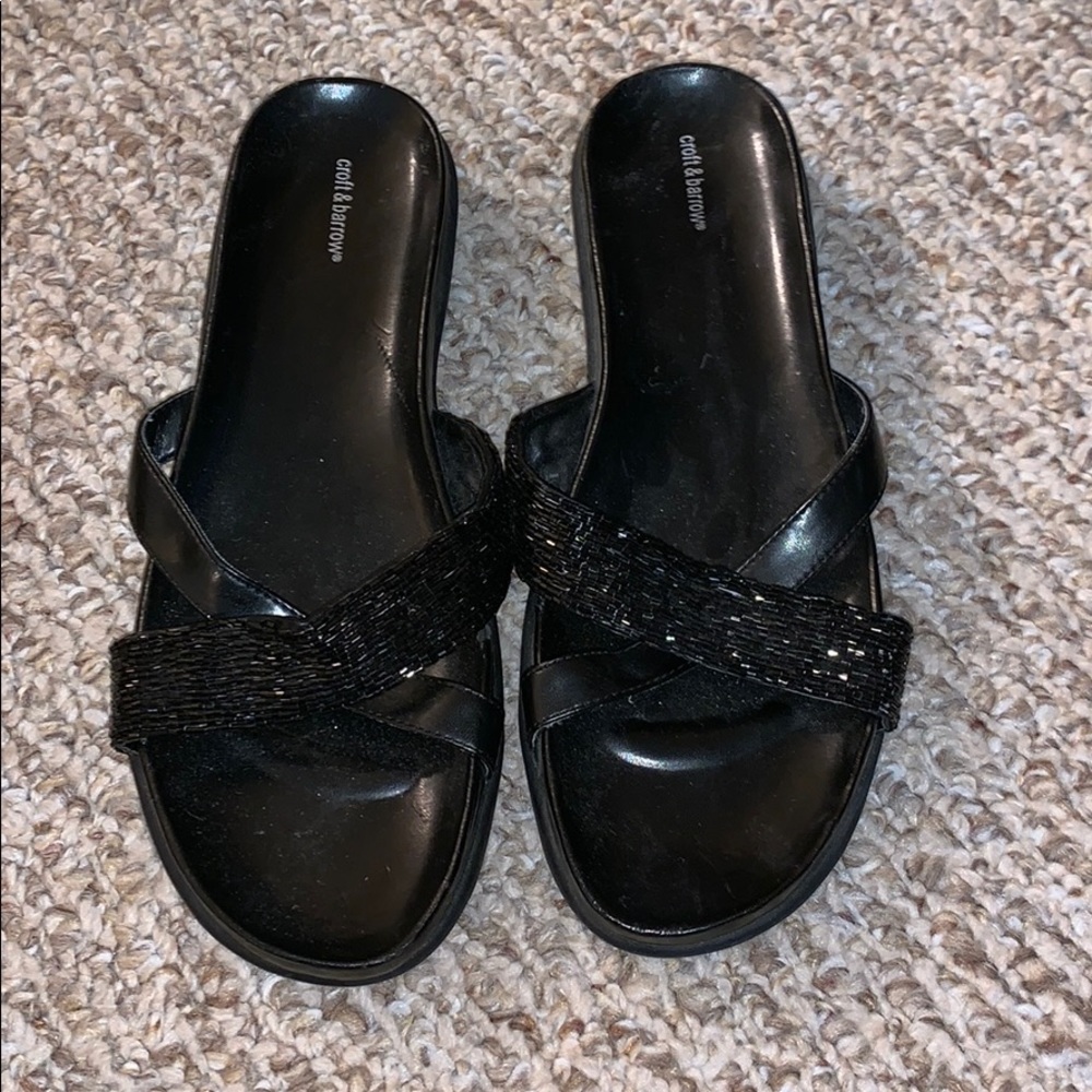 Flat sandals